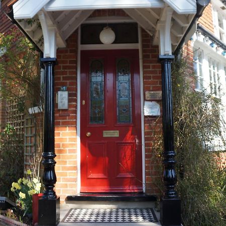 The Lawn Guest House Gatwick Horley Buitenkant foto