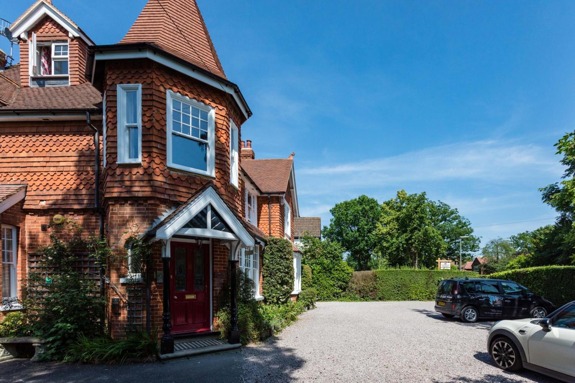 The Lawn Guest House Gatwick Horley Buitenkant foto