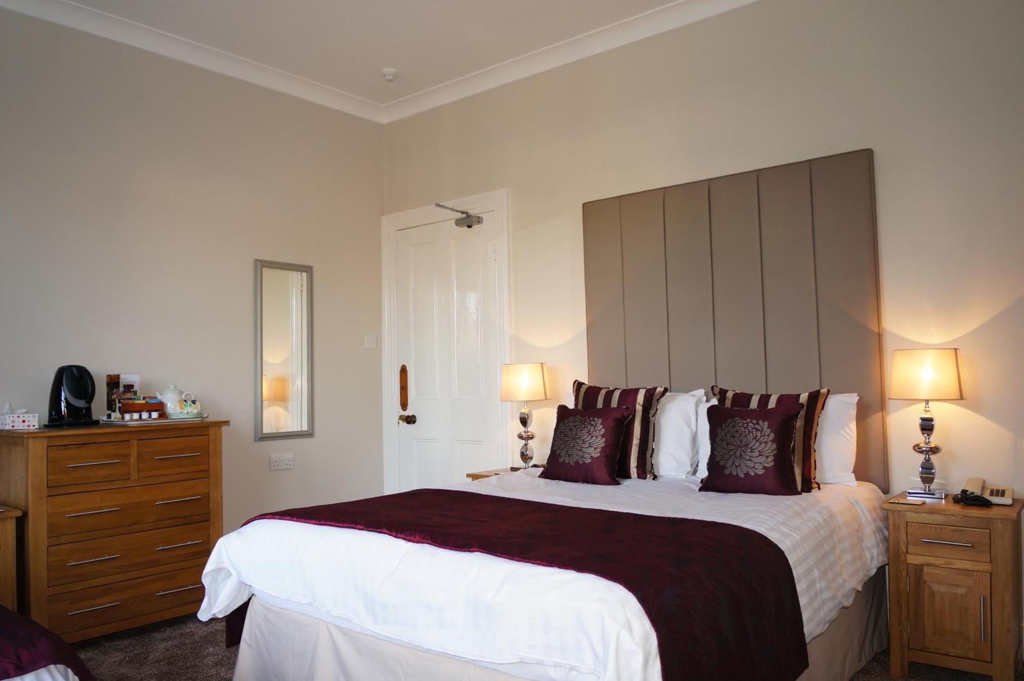 The Lawn Guest House Gatwick Horley Buitenkant foto