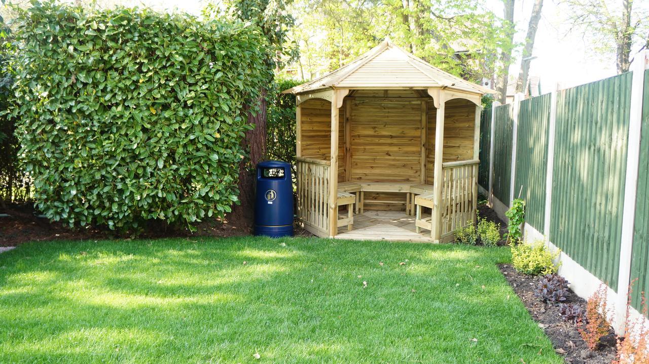 The Lawn Guest House Gatwick Horley Buitenkant foto