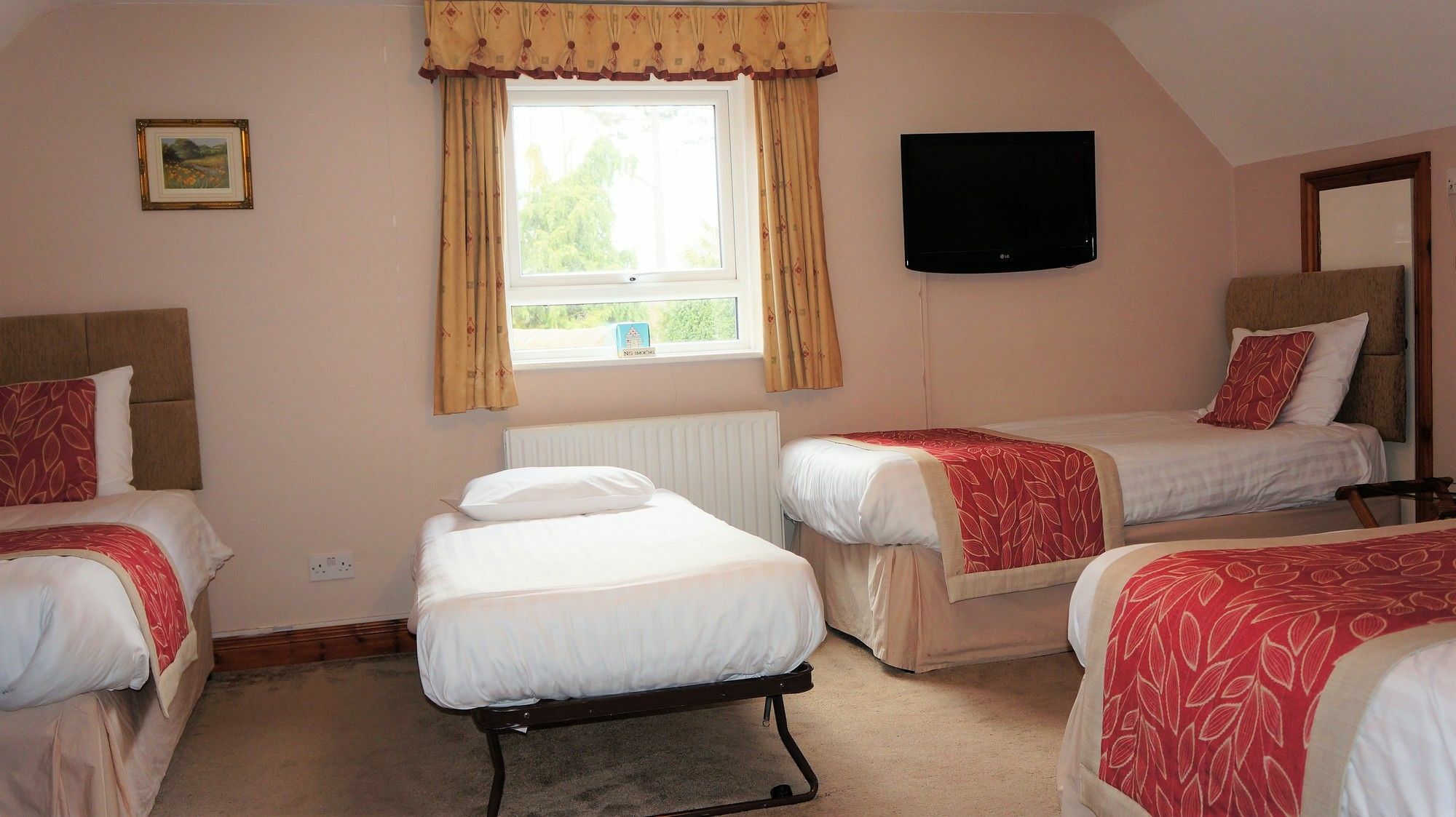 The Lawn Guest House Gatwick Horley Buitenkant foto