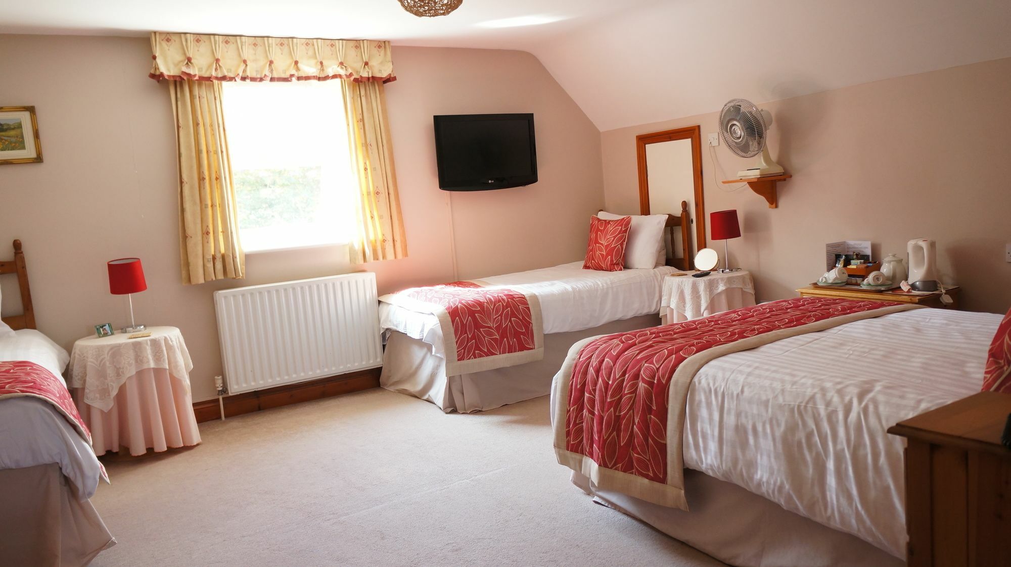The Lawn Guest House Gatwick Horley Buitenkant foto