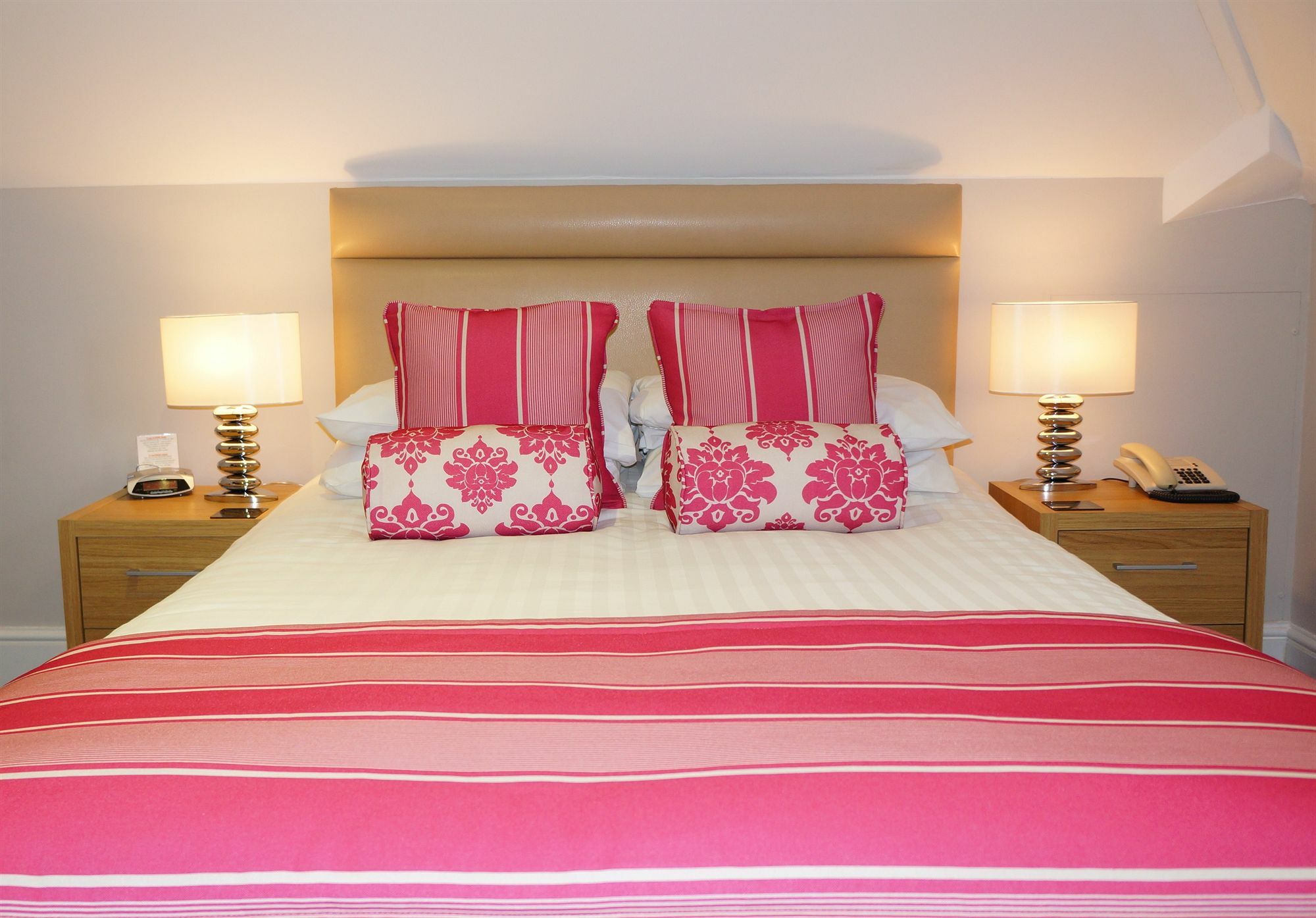 The Lawn Guest House Gatwick Horley Buitenkant foto